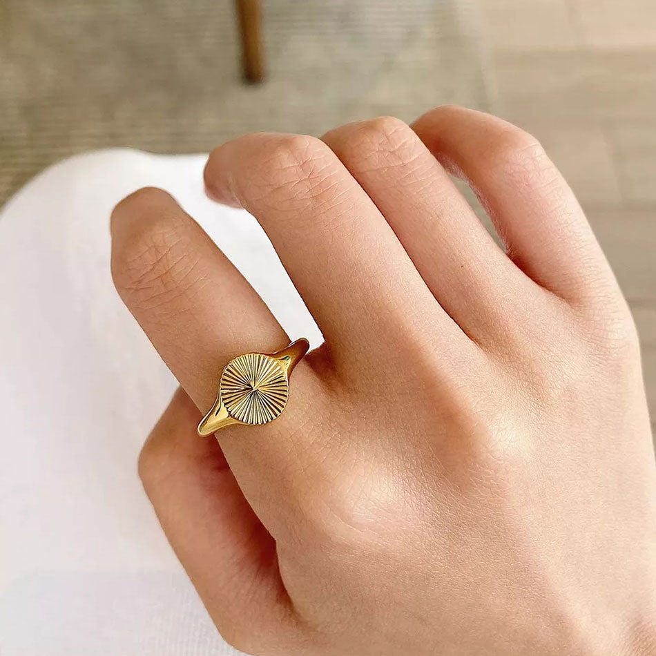 Rizavelle | 18K Gold Sunburst Ring