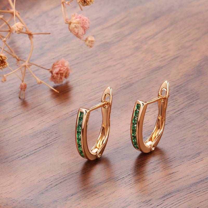 Chic Emerald Green Earrings