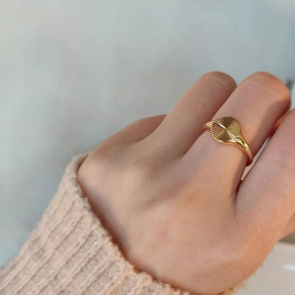 Rizavelle | 18K Gold Sunburst Ring