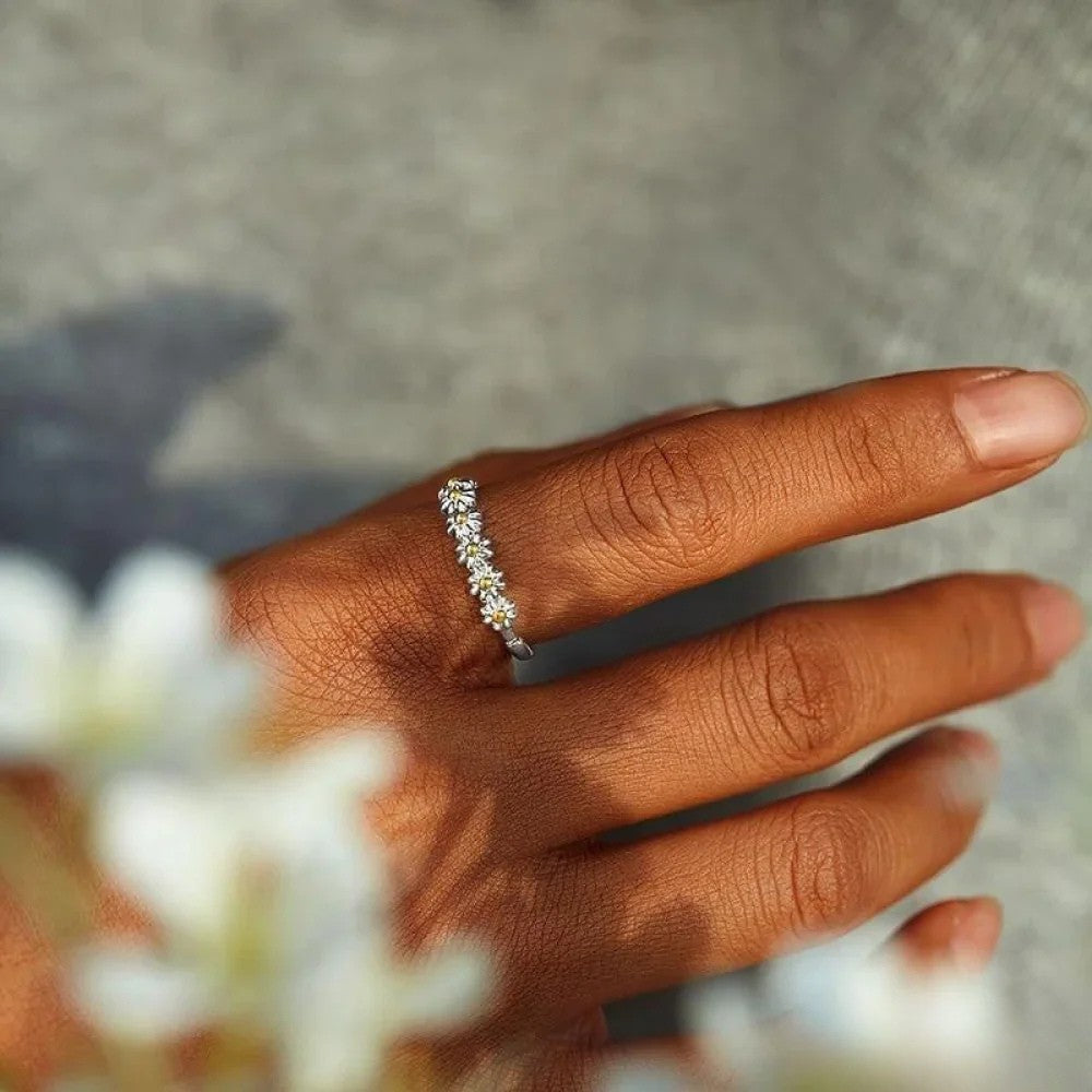 Adjustable Silver Ring Featuring Hand-Painted Enamel Daisy Design