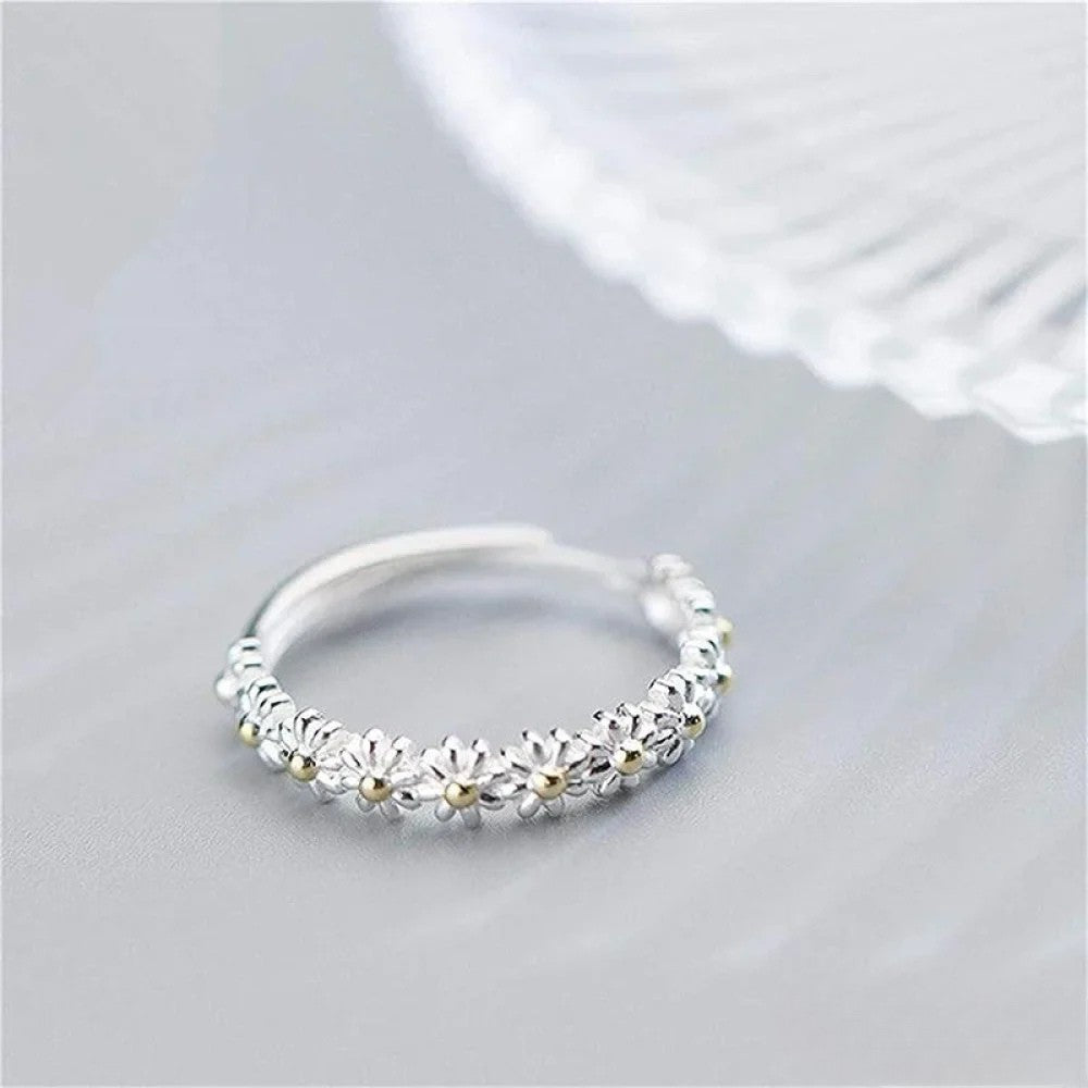 Adjustable Silver Ring Featuring Hand-Painted Enamel Daisy Design