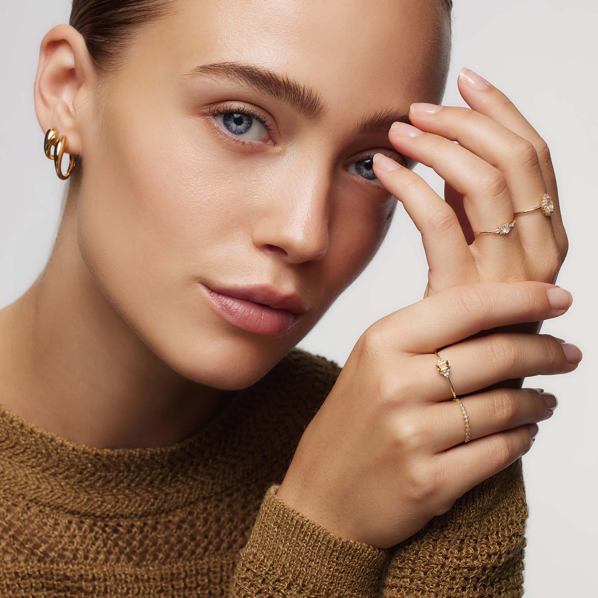 Lioravelle | 18k Gold Violet Diamond Ring