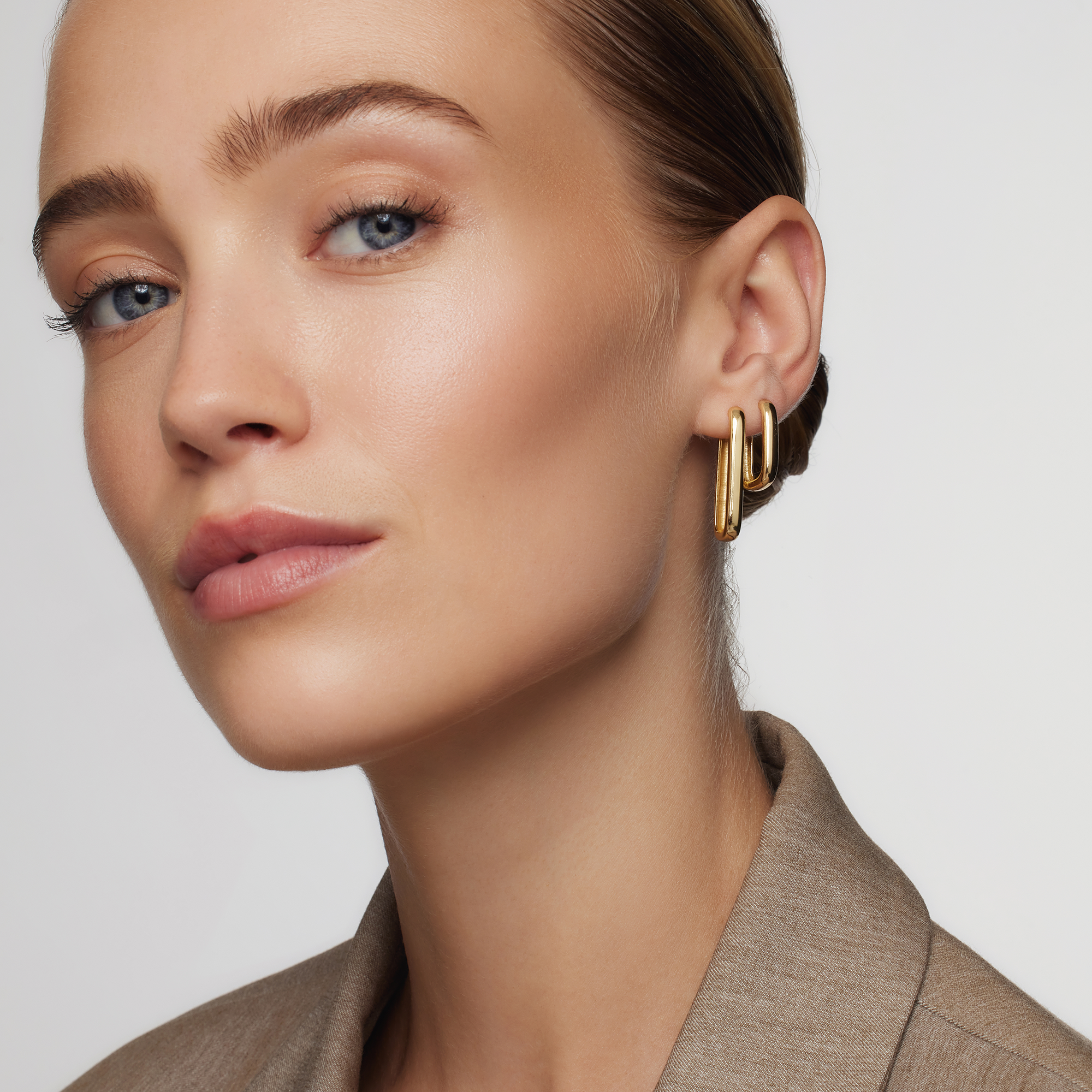 Vivarynne | 18K Gold Icon Hoop Earrings