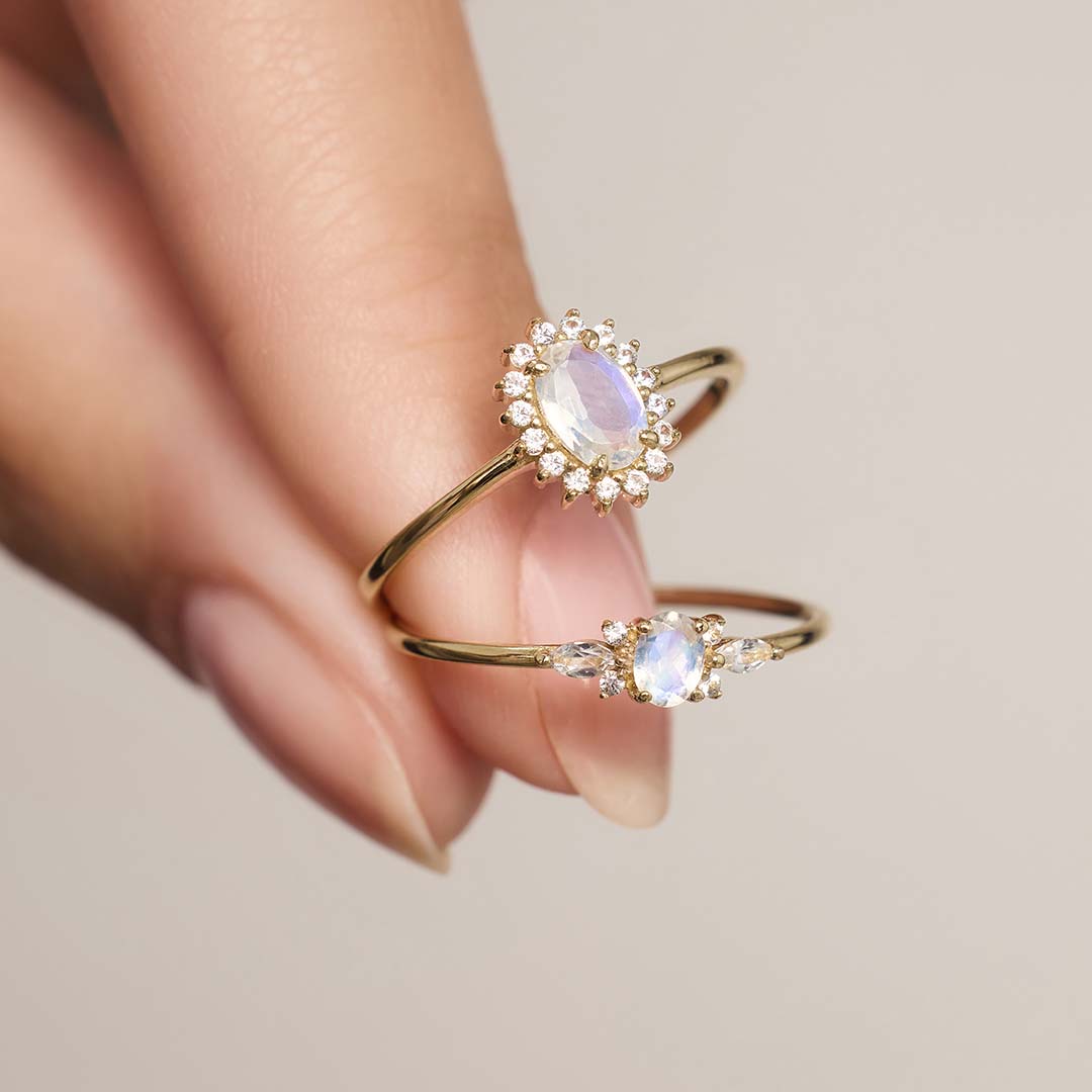 Lioravelle | 18k Gold Violet Diamond Ring