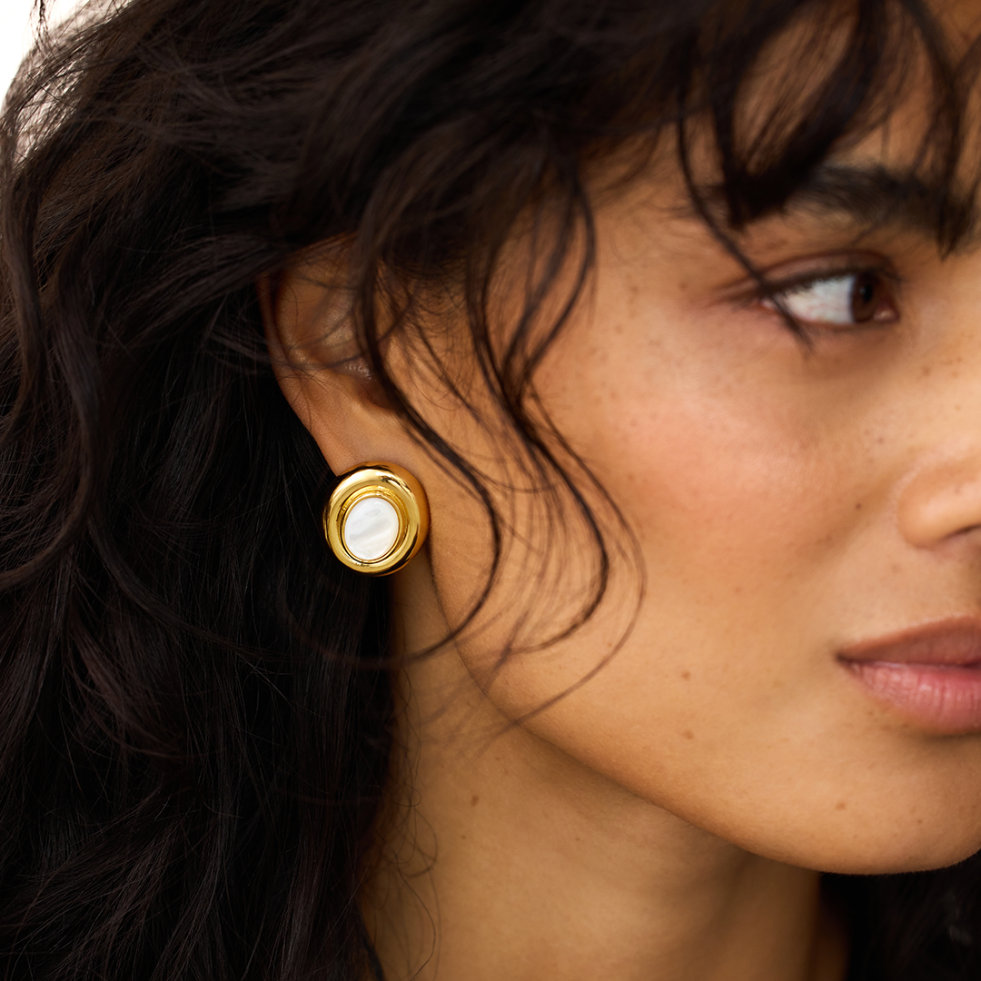 Ameliyana | 18k Gold Stud Earrings