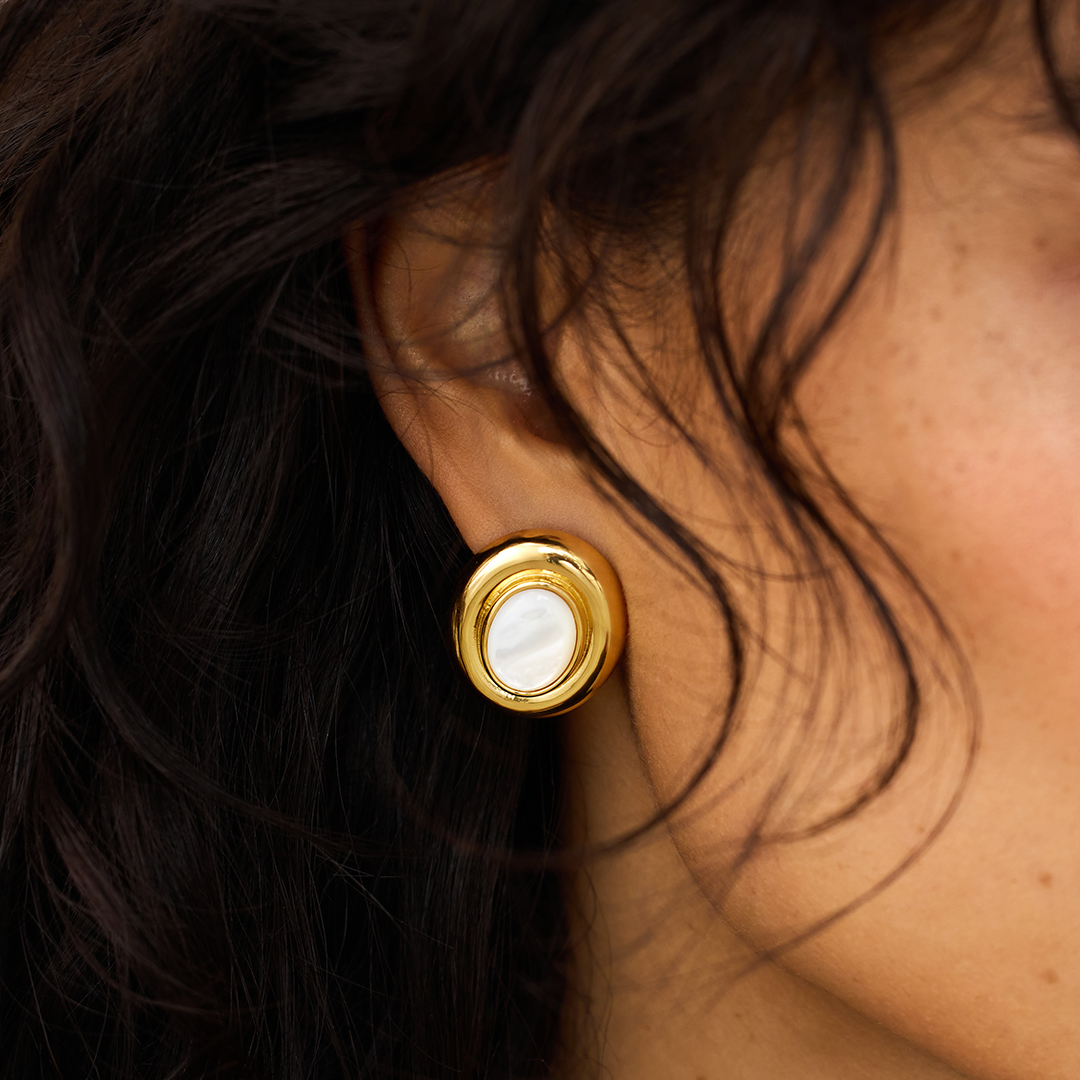 Ameliyana | 18k Gold Stud Earrings