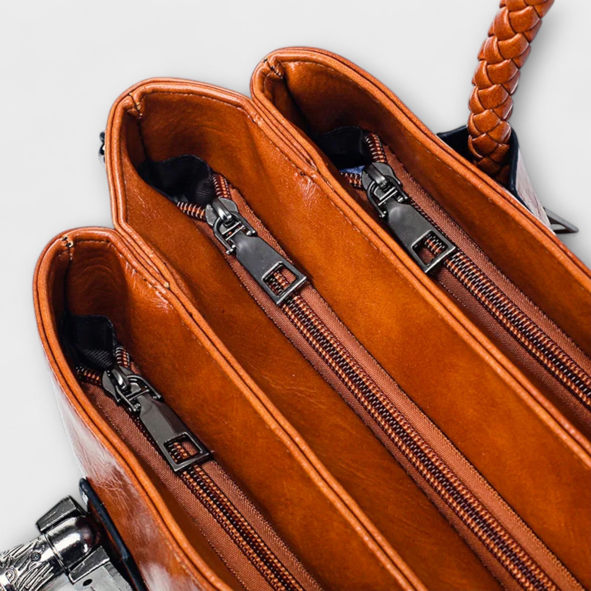 Olivia - Stylish Travel Duffel