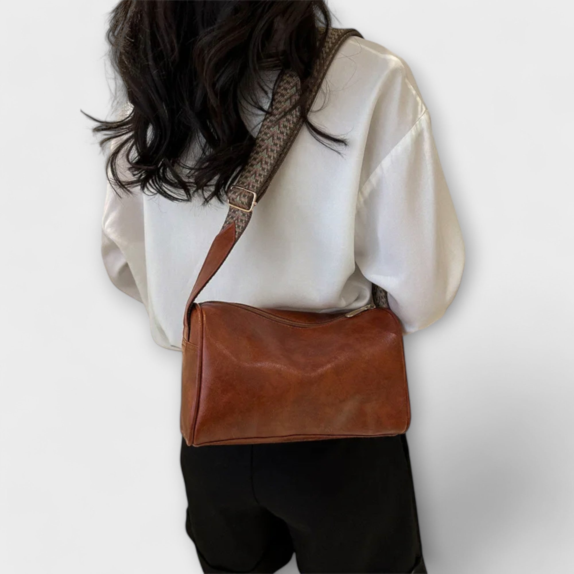 Olivia - Retro-Inspired Crossbody Bag